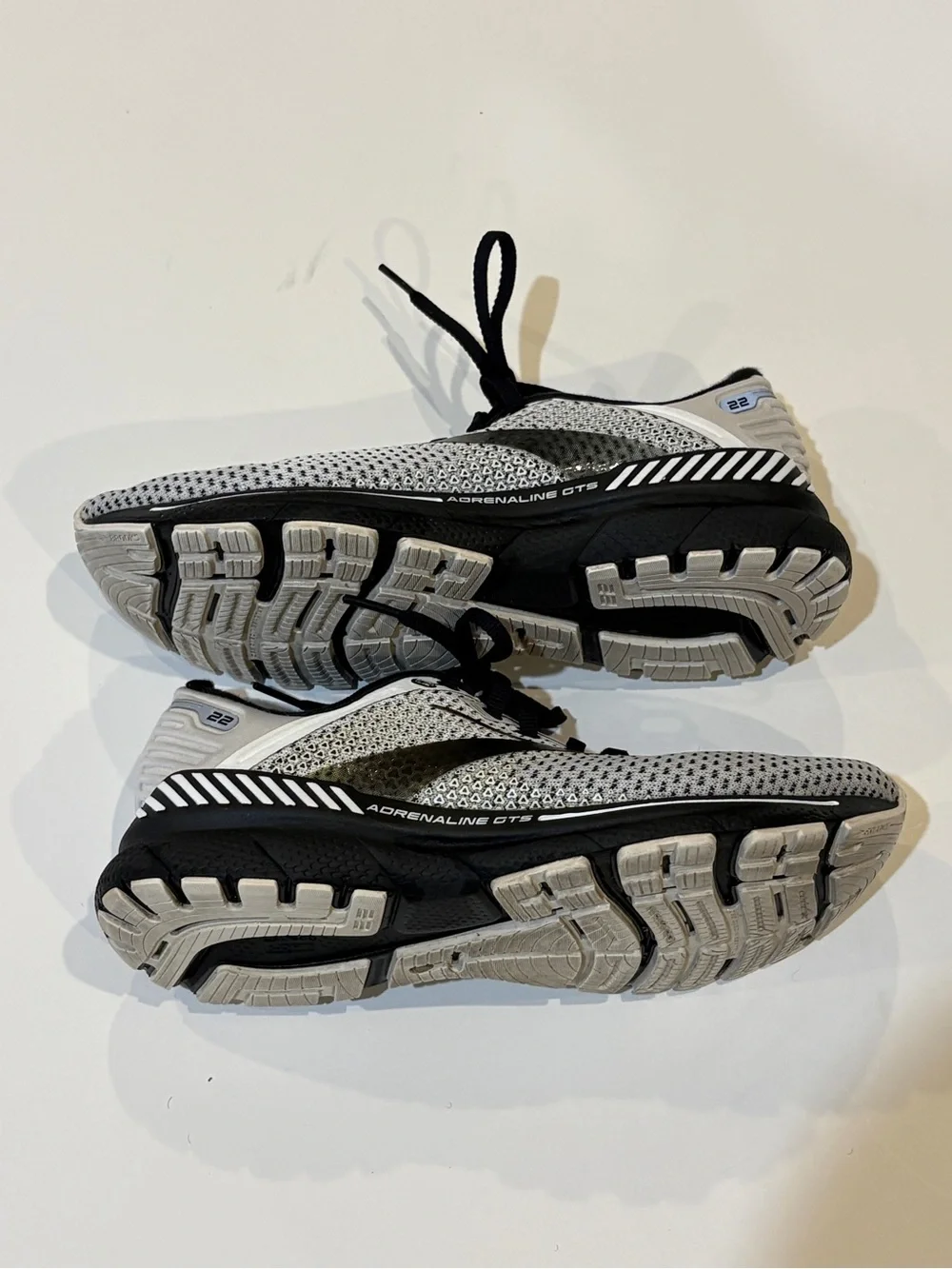 Brooks Adrenaline GTS 22 Women’s Running Shoes Size 8.5 B White Black Gray. - Picture 4 of 6